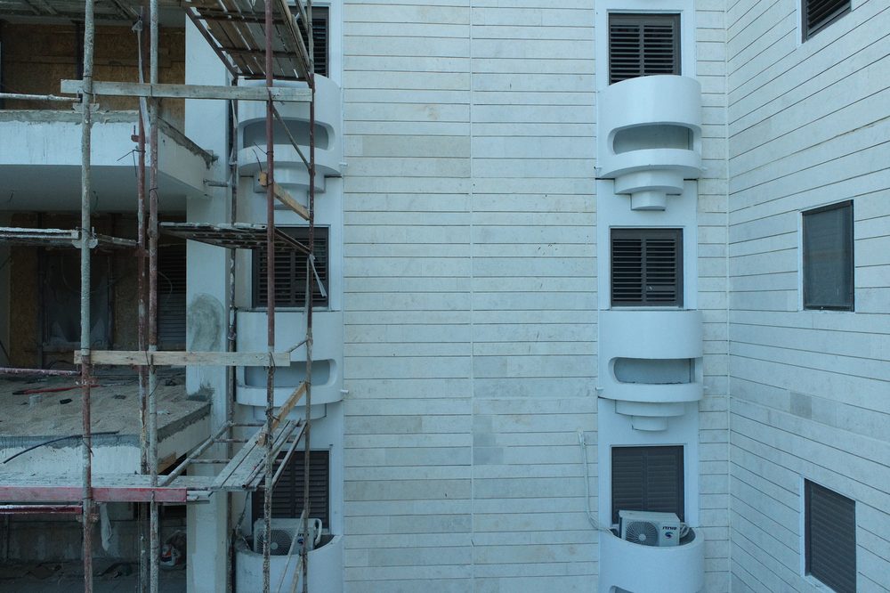 סקר חזית ושיקום מעטפת בליווי הנדסה עירונית — צילום רחפן מפרויקט באזור צפון תל אביב
